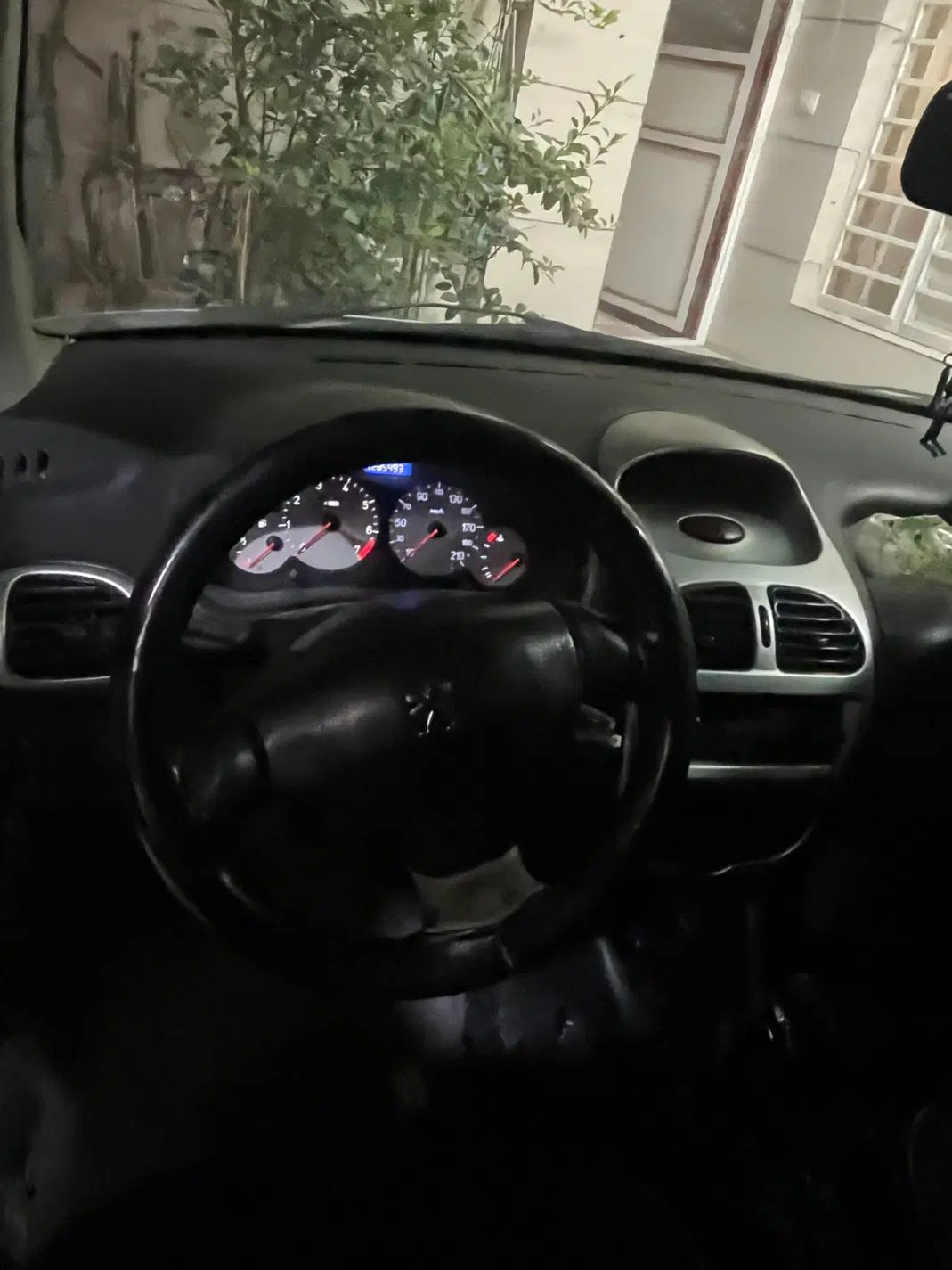 پژو ۲۰۶ صندوق دار v8 - 1390