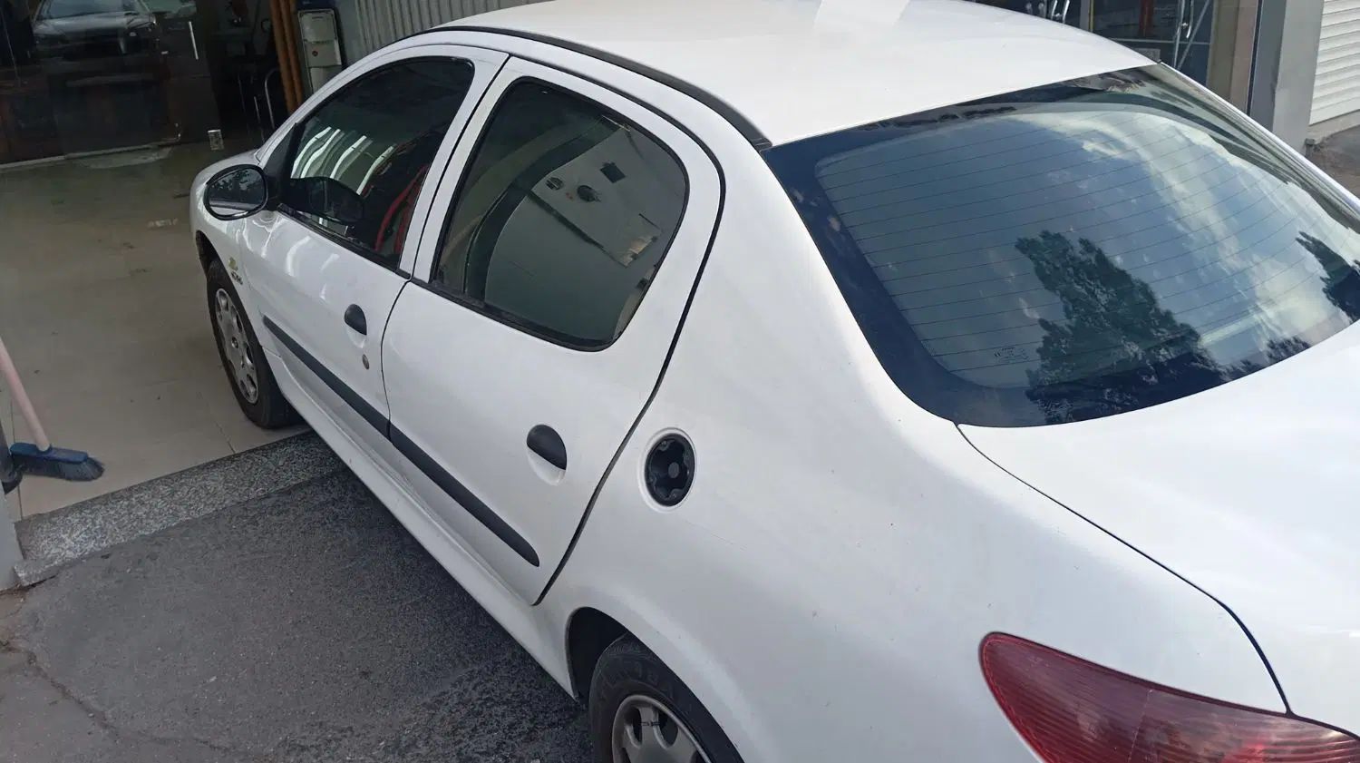 پژو ۲۰۶ صندوق دار v8 - 1390