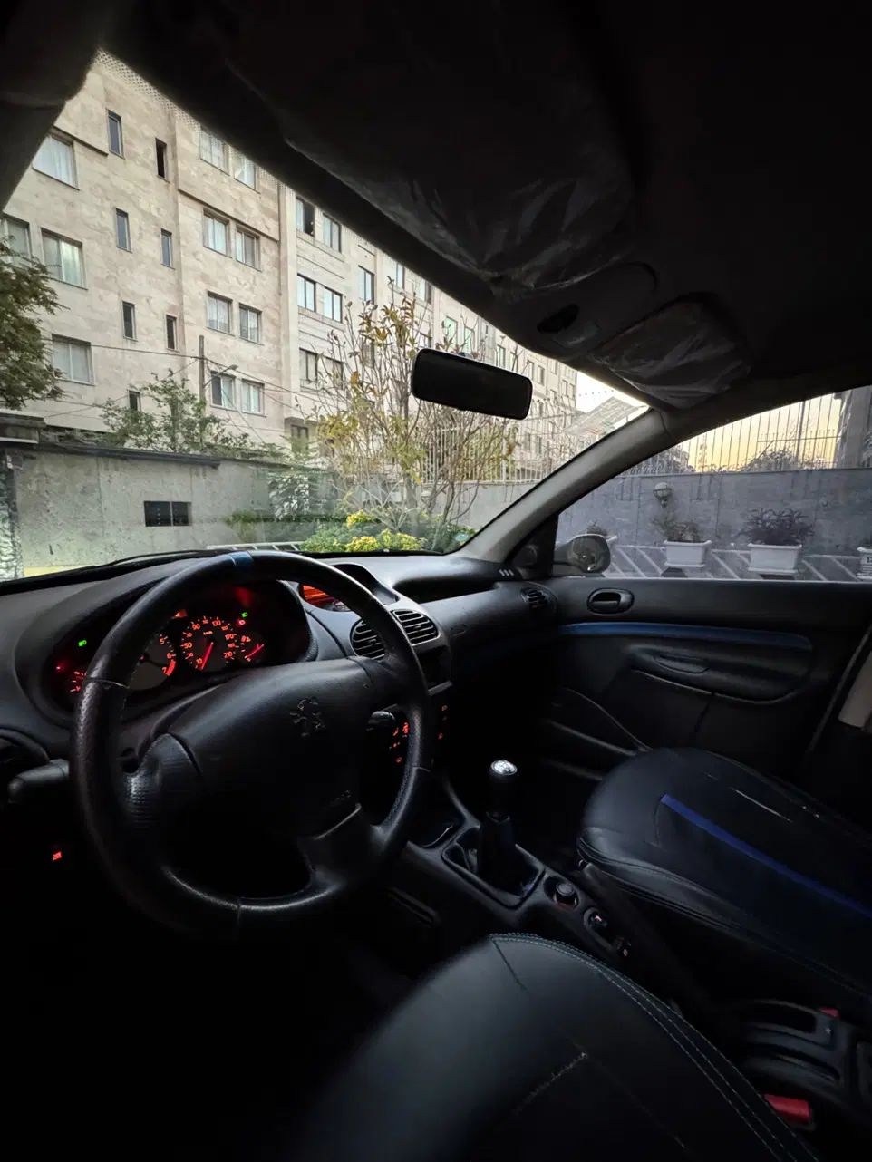 پژو ۲۰۶ صندوق دار v8 - 1399