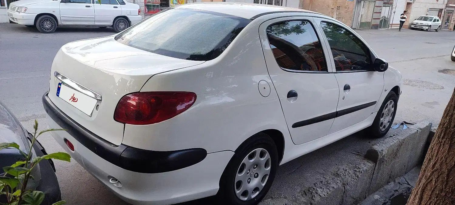 پژو ۲۰۶ صندوق دار v8 - 1392