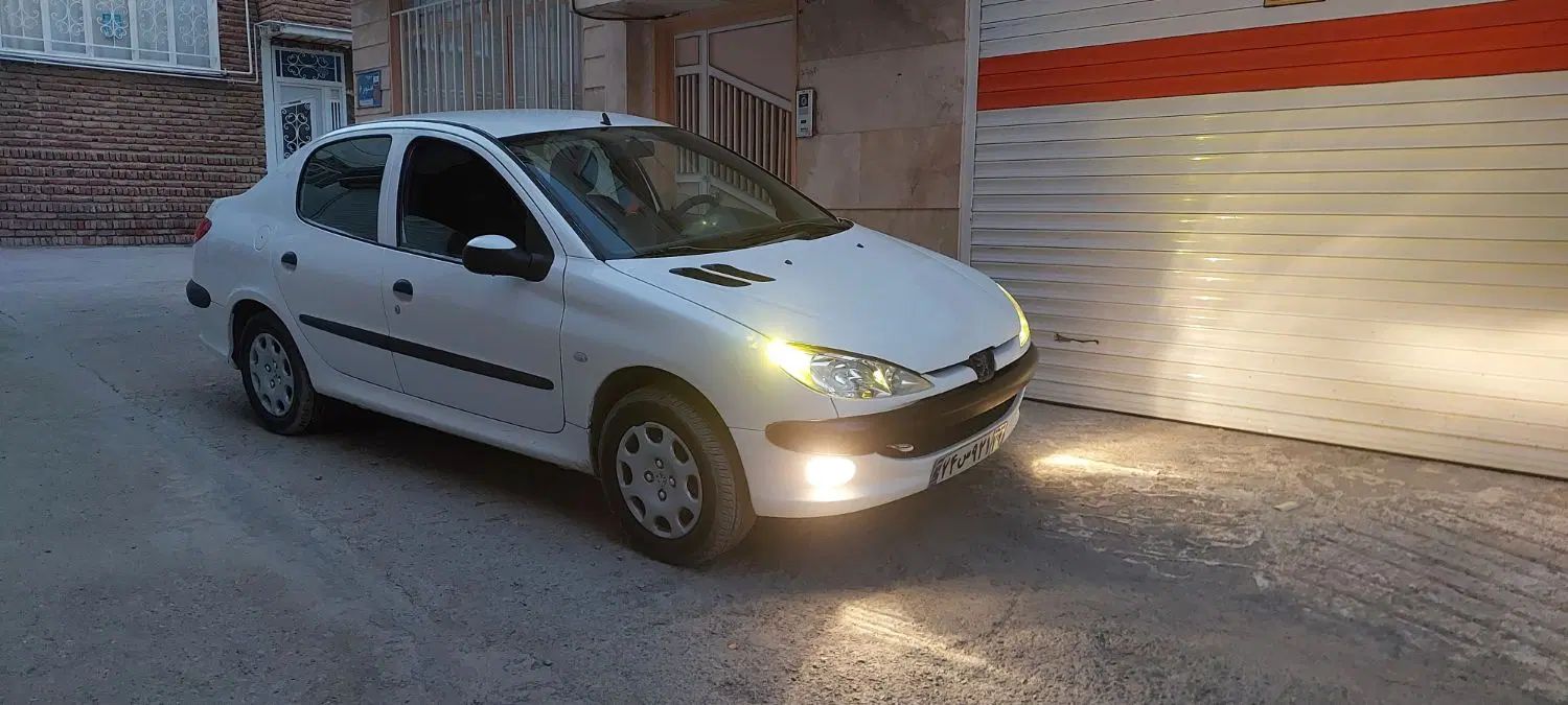 پژو ۲۰۶ صندوق دار v8 - 1393