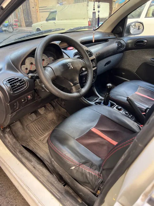 پژو ۲۰۶ صندوق دار v8 - 1390