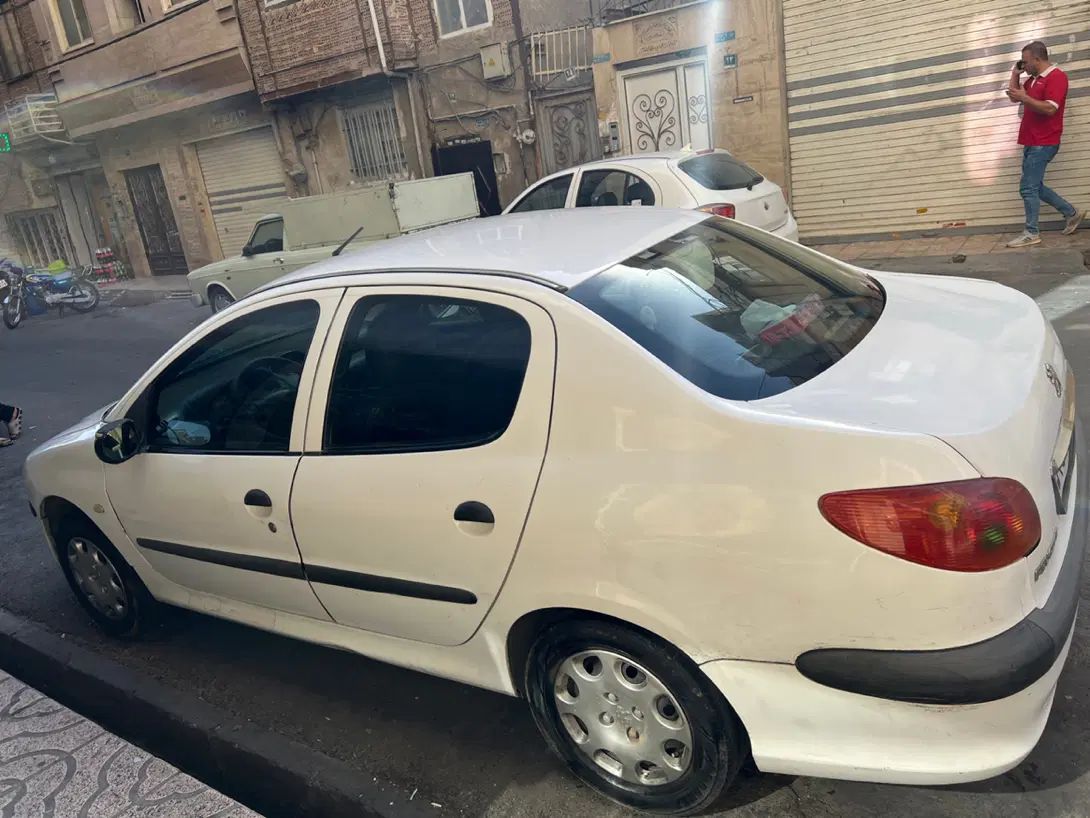 پژو ۲۰۶ صندوق دار v8 - 1390