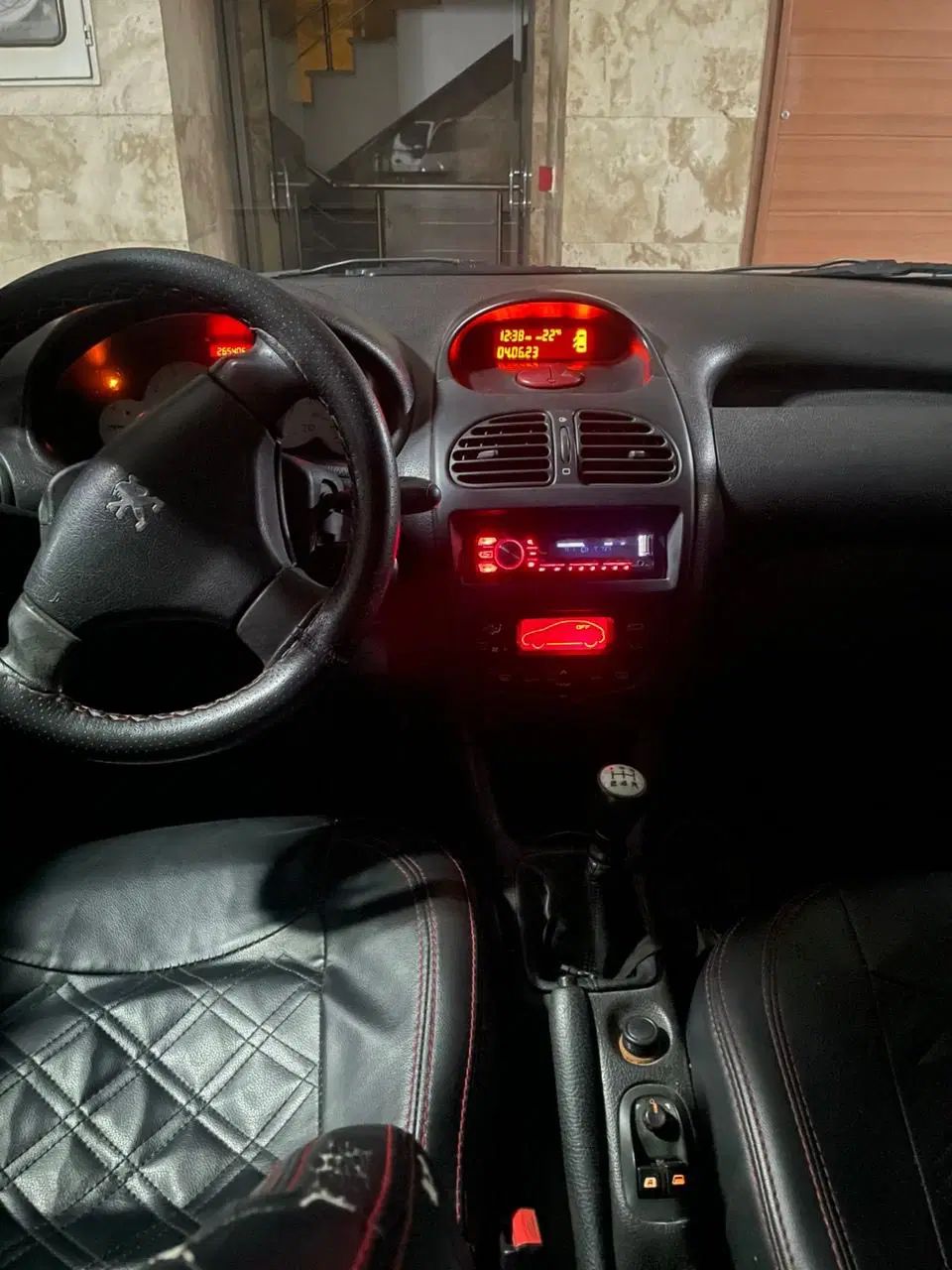 پژو ۲۰۶ صندوق دار v8 - 1393