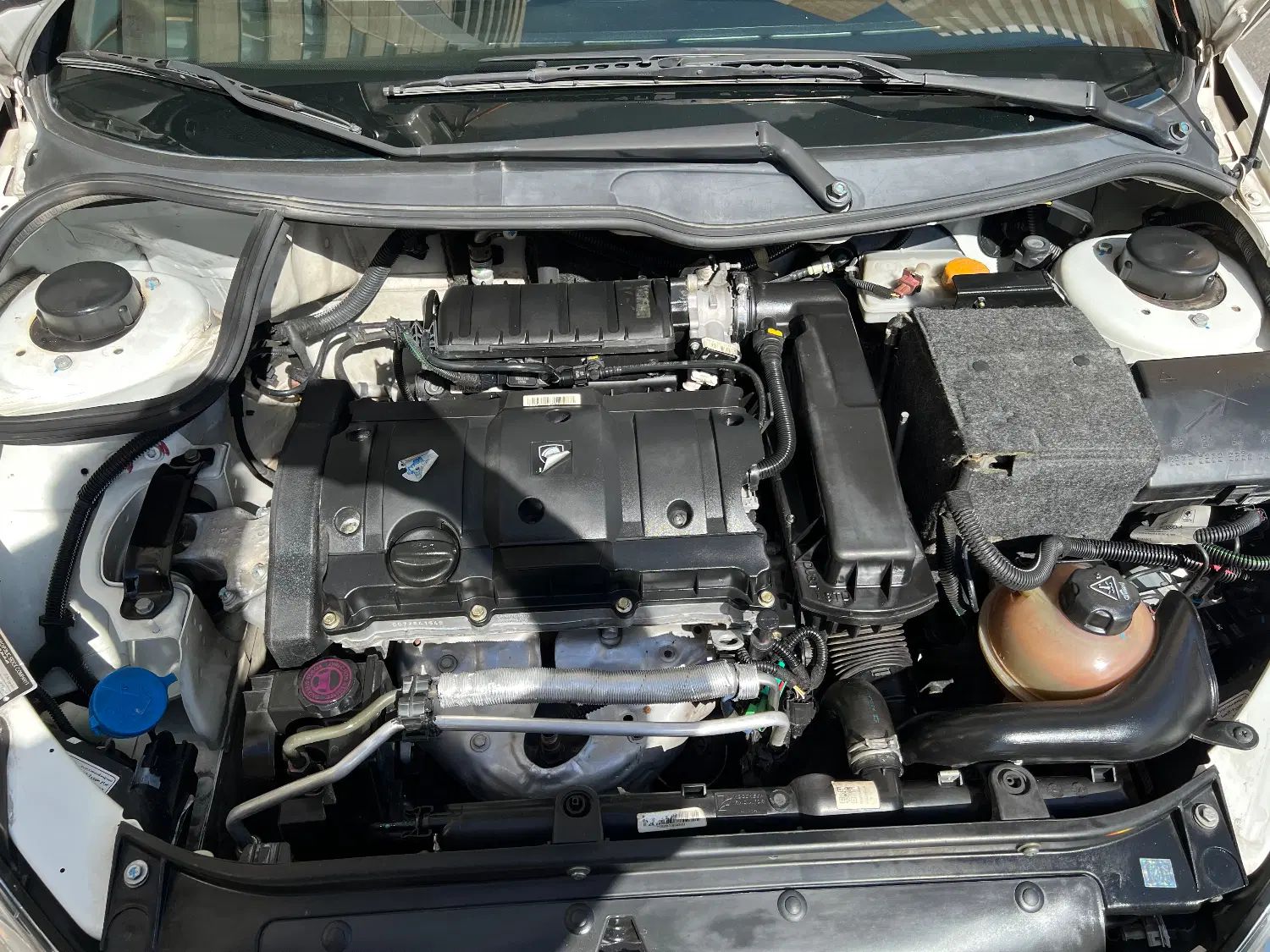 پژو ۲۰۶ صندوق دار v8 - 1399