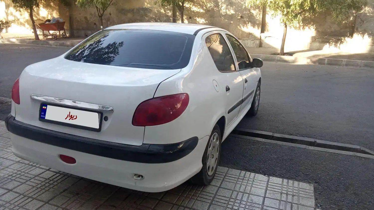 پژو ۲۰۶ صندوق دار v8 - 1392