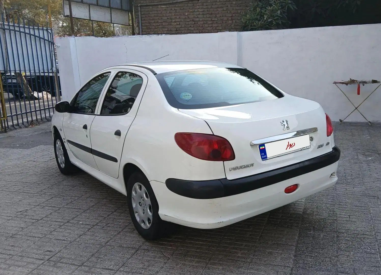 پژو ۲۰۶ صندوق دار v8 - 1399