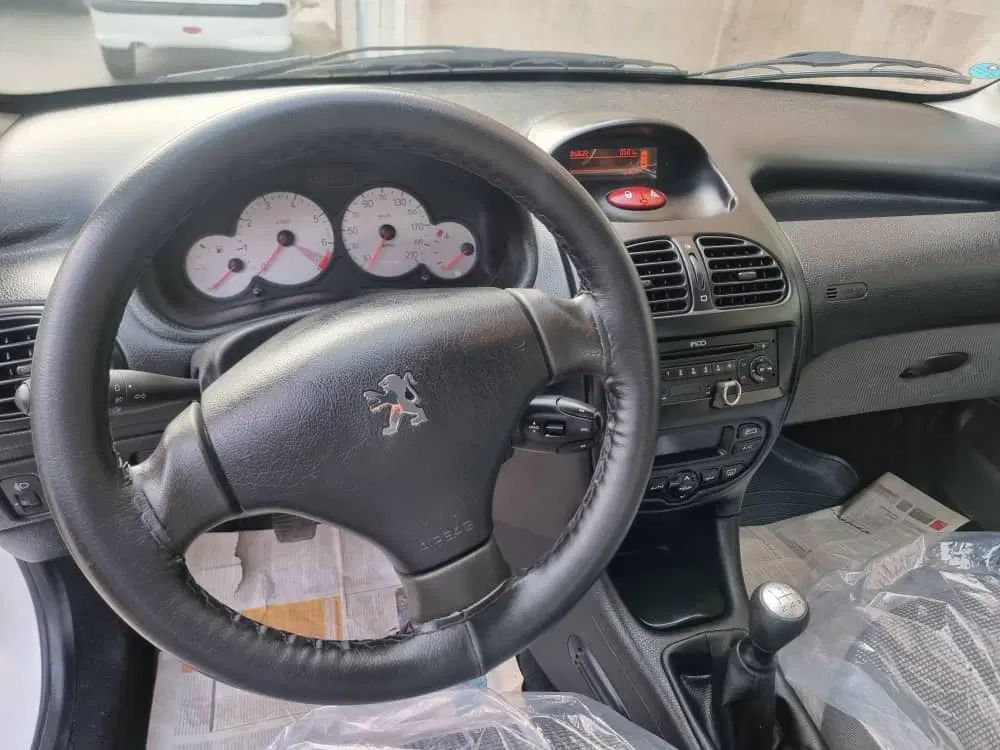 پژو ۲۰۶ صندوق دار v8 - 1397