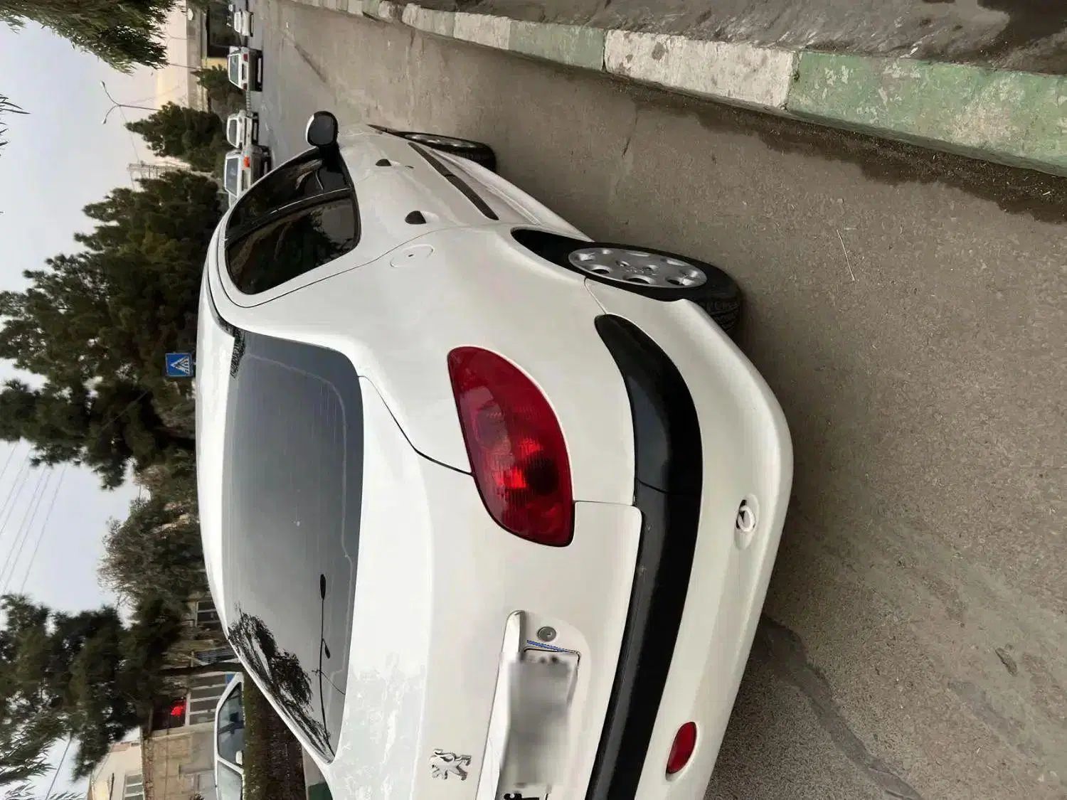 پژو ۲۰۶ صندوق دار v8 - 1390