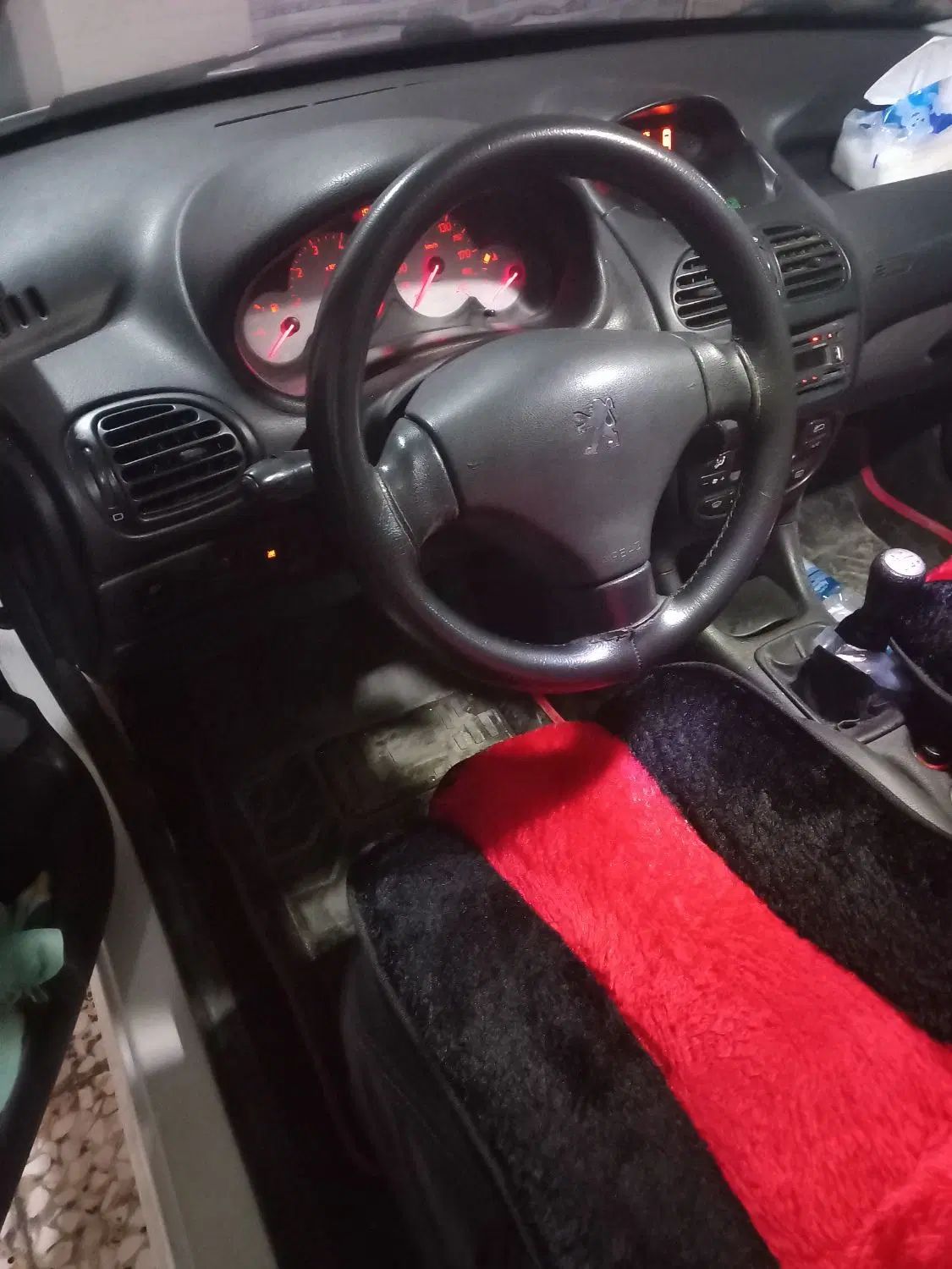 پژو ۲۰۶ صندوق دار v8 - 1393