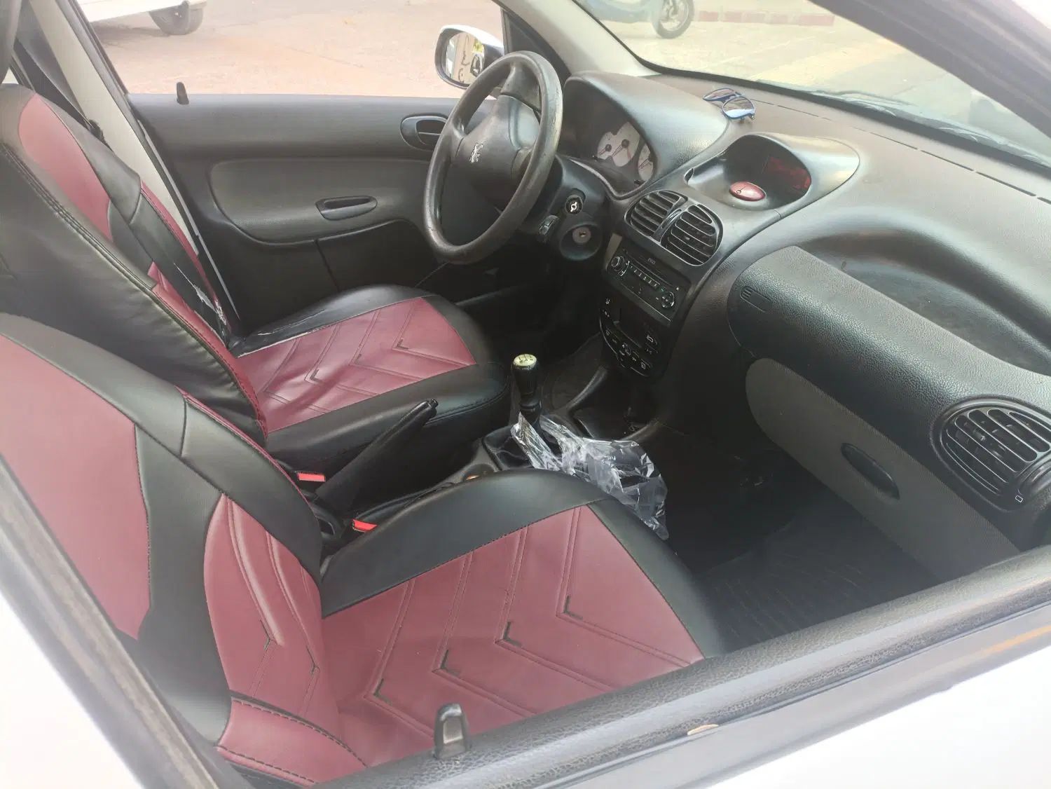 پژو ۲۰۶ صندوق دار v8 - 1394