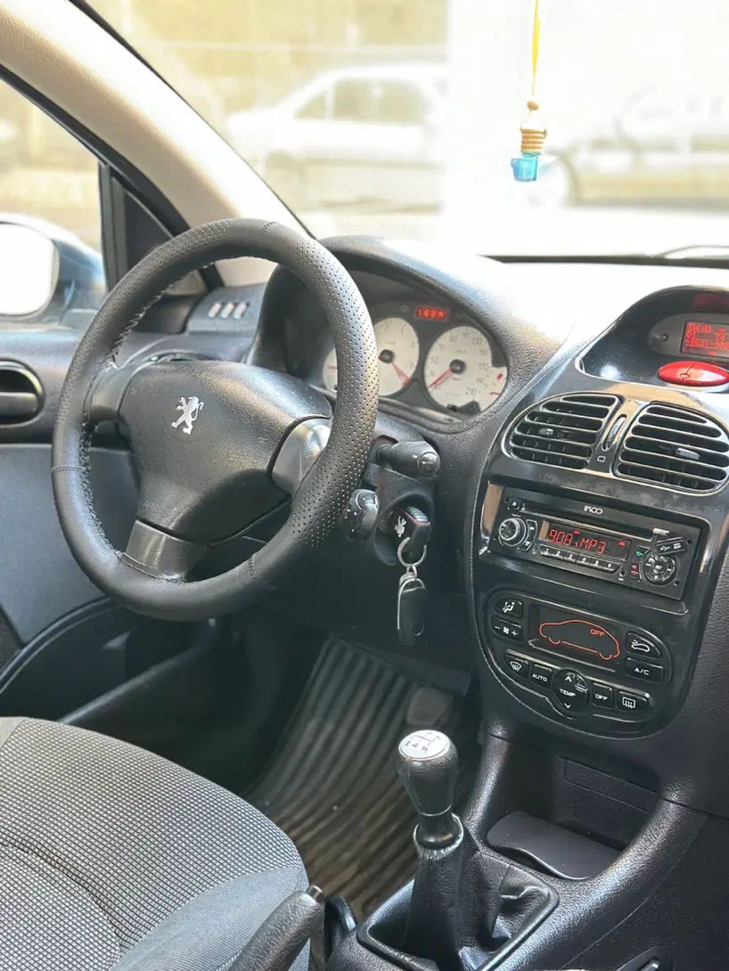 پژو ۲۰۶ صندوق دار v8 - 1396