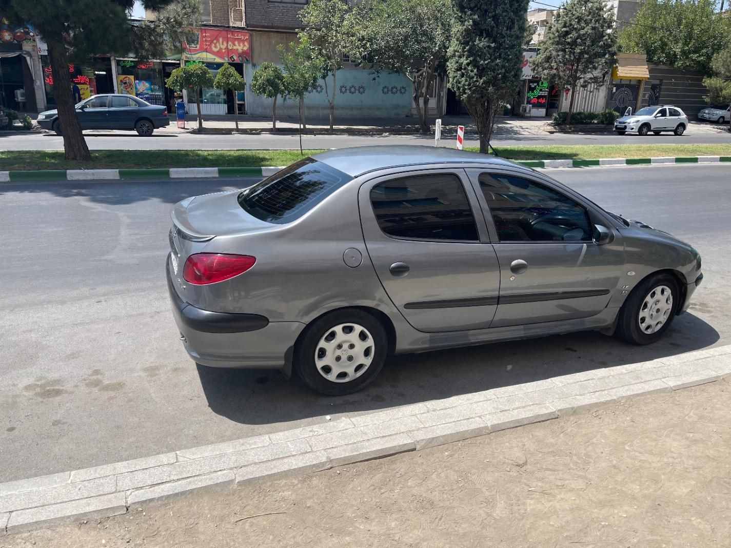 پژو ۲۰۶ صندوق دار v8 - 1389