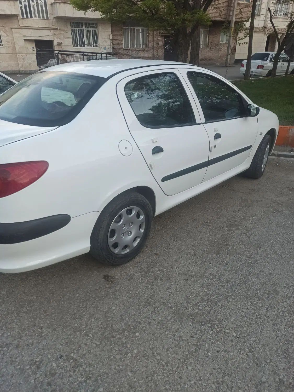 پژو ۲۰۶ صندوق دار v8 - 1395