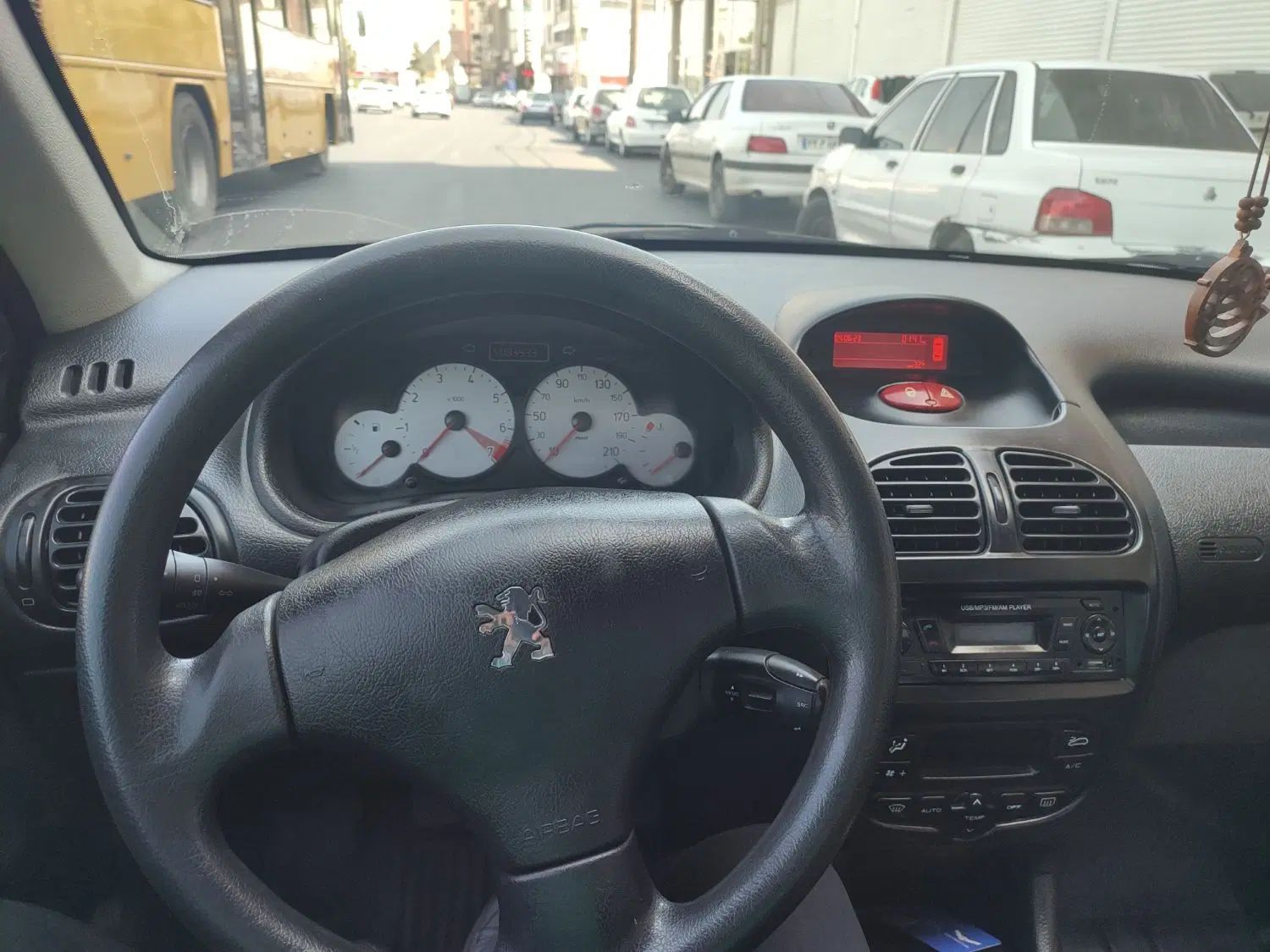 پژو ۲۰۶ صندوق دار v8 - 1398
