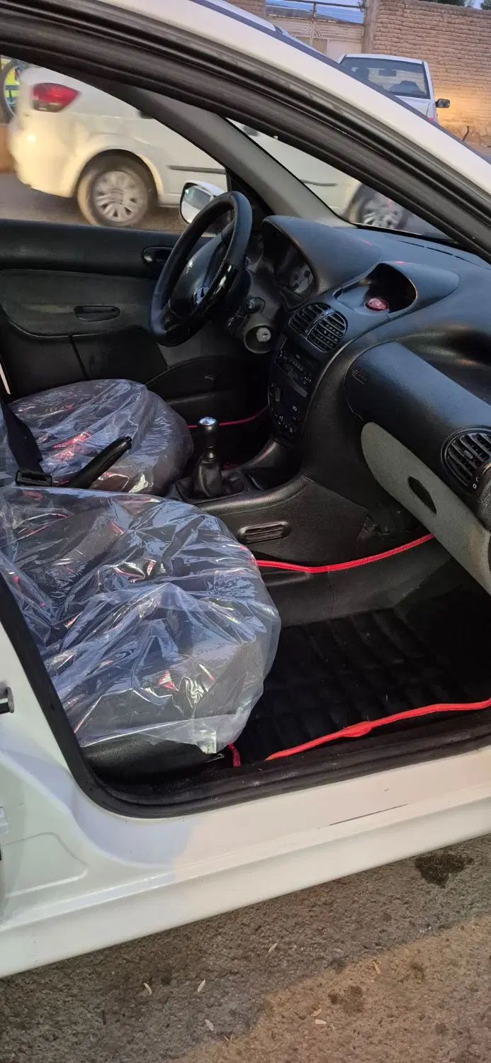پژو ۲۰۶ صندوق دار v8 - 1399