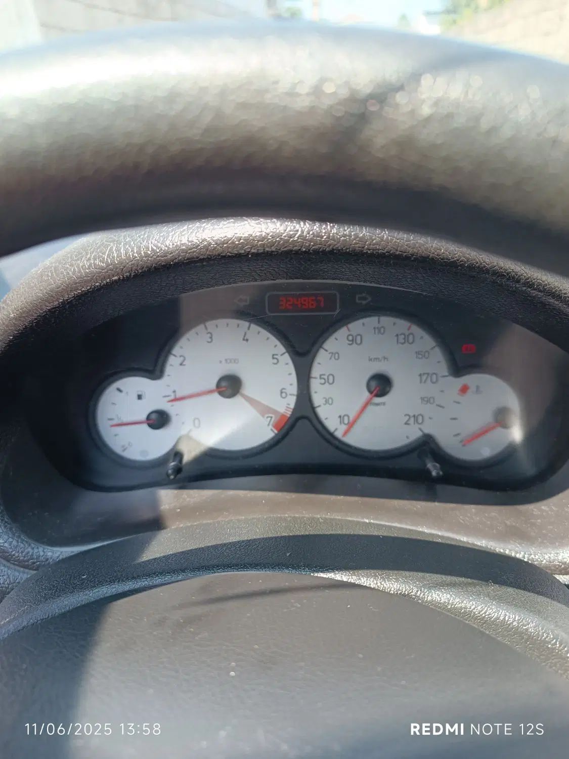 پژو ۲۰۶ صندوق دار v8 - 1393