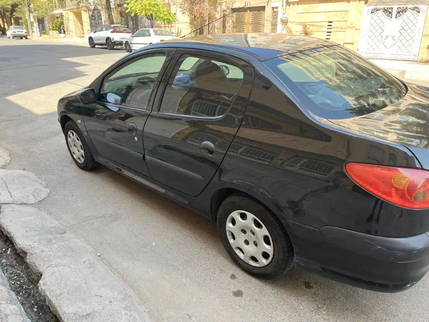 پژو ۲۰۶ صندوق دار v8 - 1393
