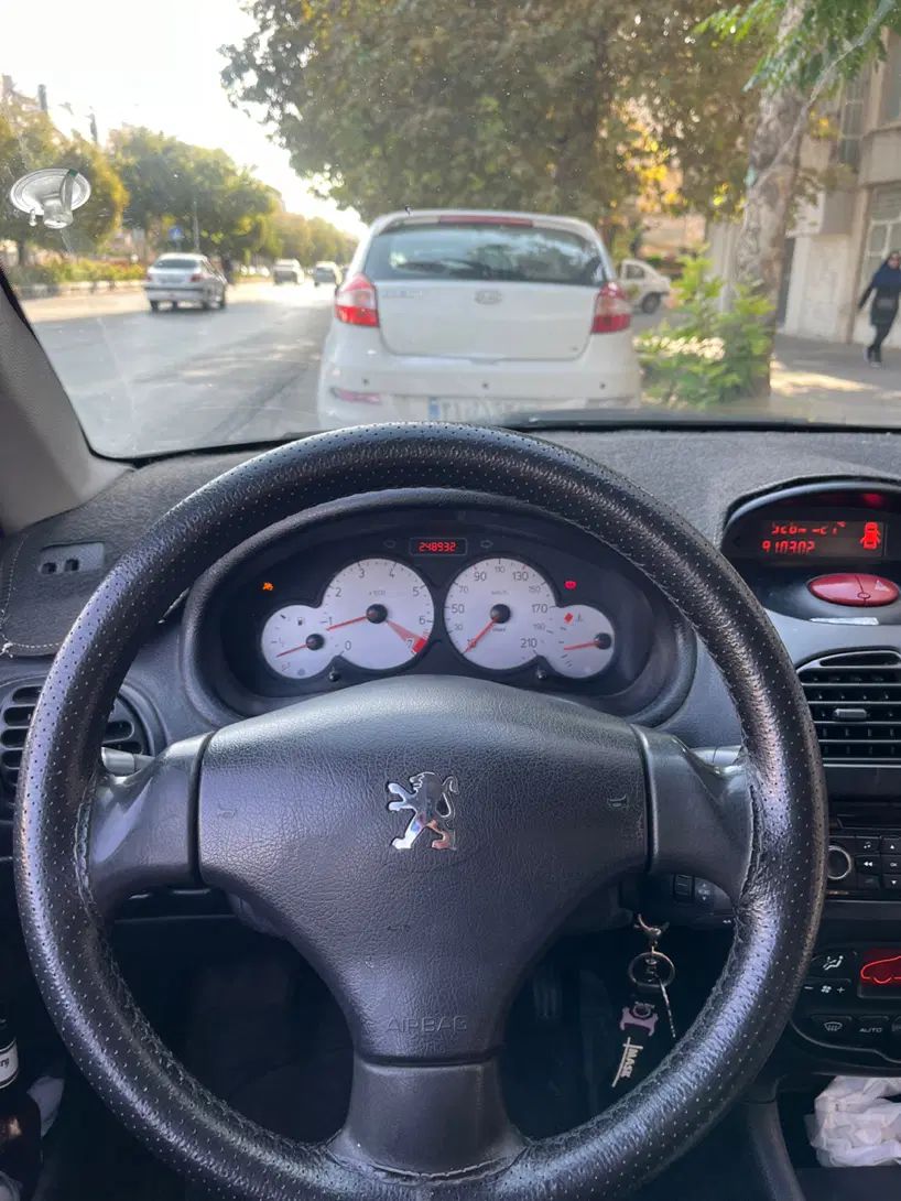 پژو ۲۰۶ صندوق دار v8 - 1393