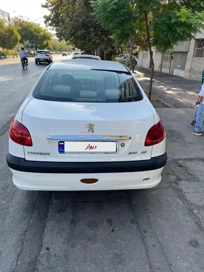 پژو ۲۰۶ صندوق دار v8 - 1393