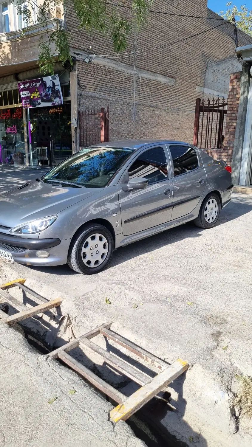 پژو ۲۰۶ صندوق دار v8 - 1386