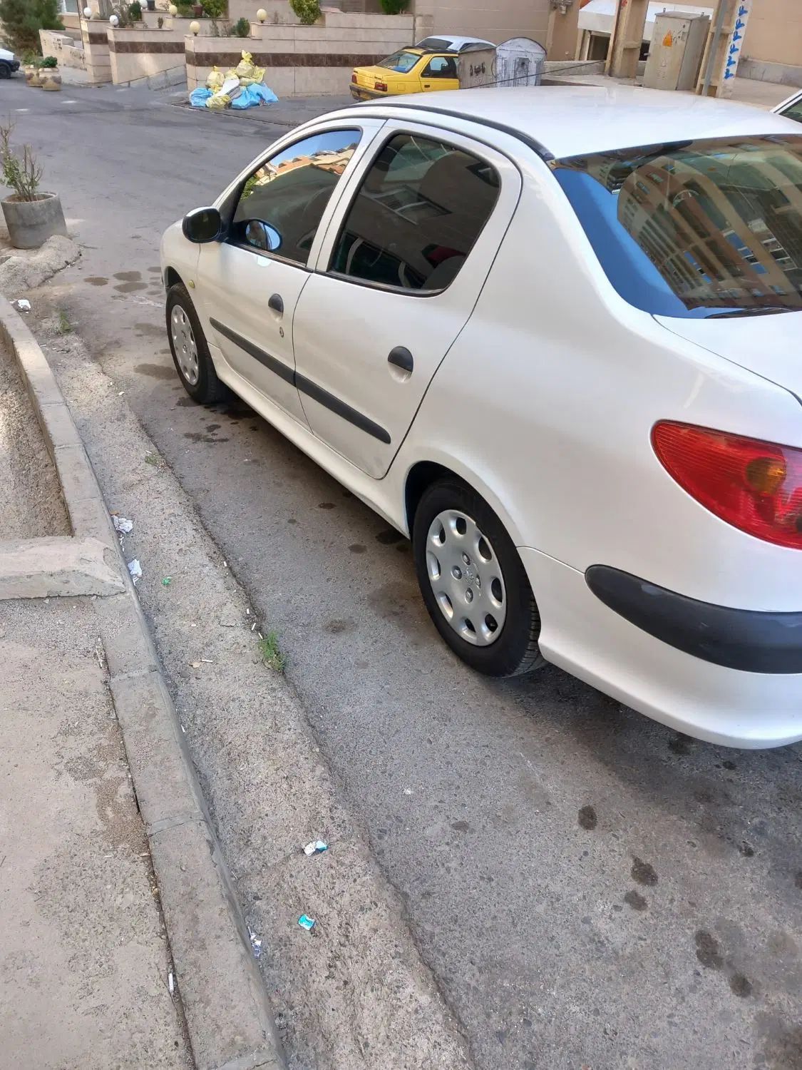پژو ۲۰۶ صندوق دار v8 - 1393