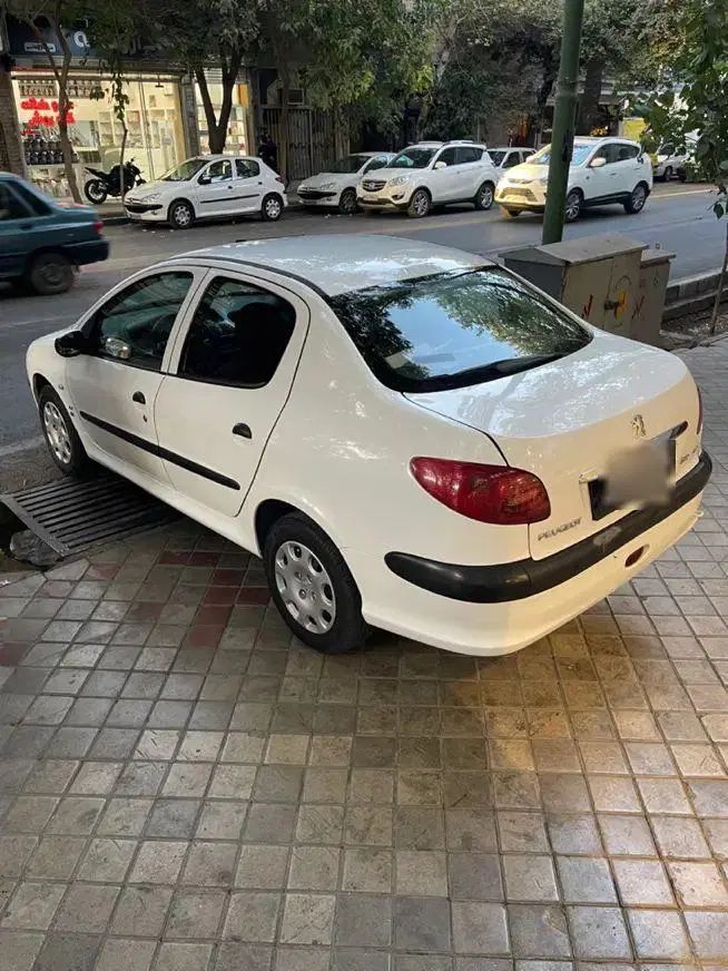 پژو ۲۰۶ صندوق دار v8 - 1394