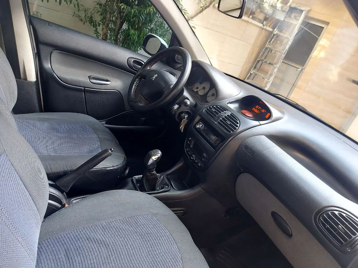 پژو ۲۰۶ صندوق دار v8 - 1393