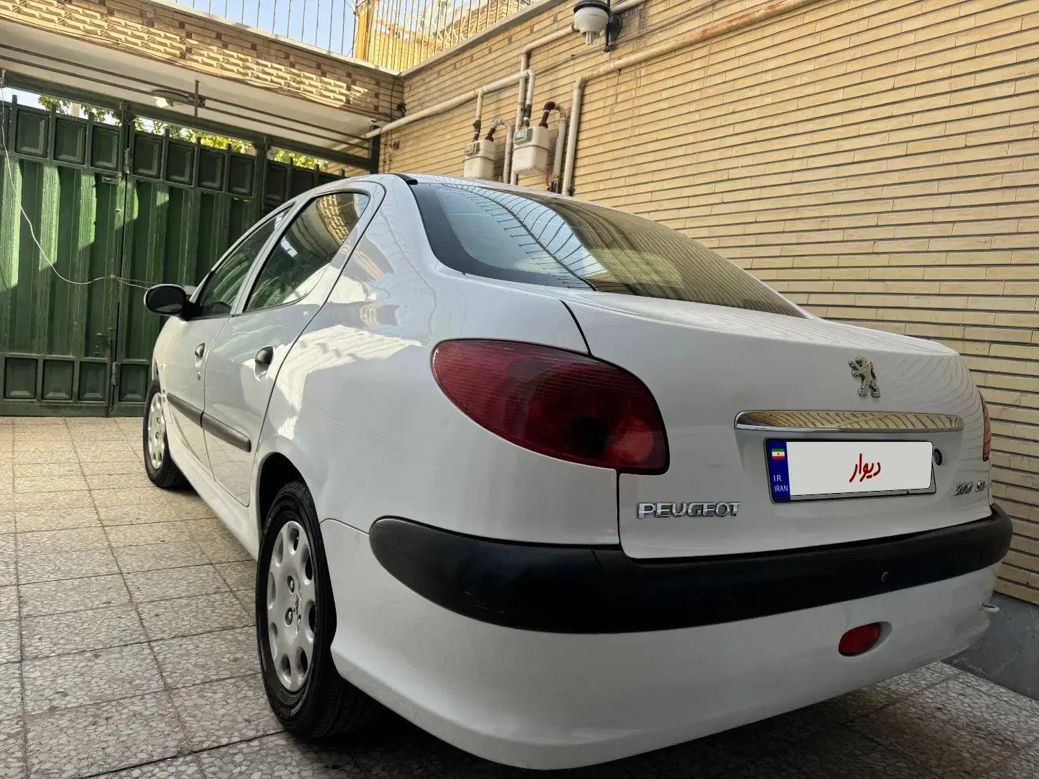 پژو ۲۰۶ صندوق دار v8 - 1396