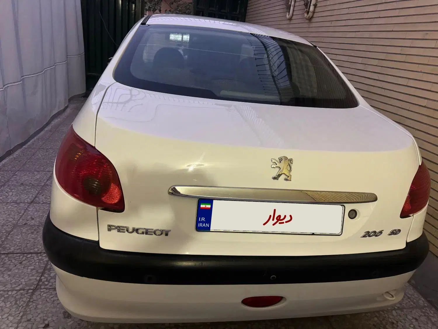 پژو ۲۰۶ صندوق دار v8 - 1396