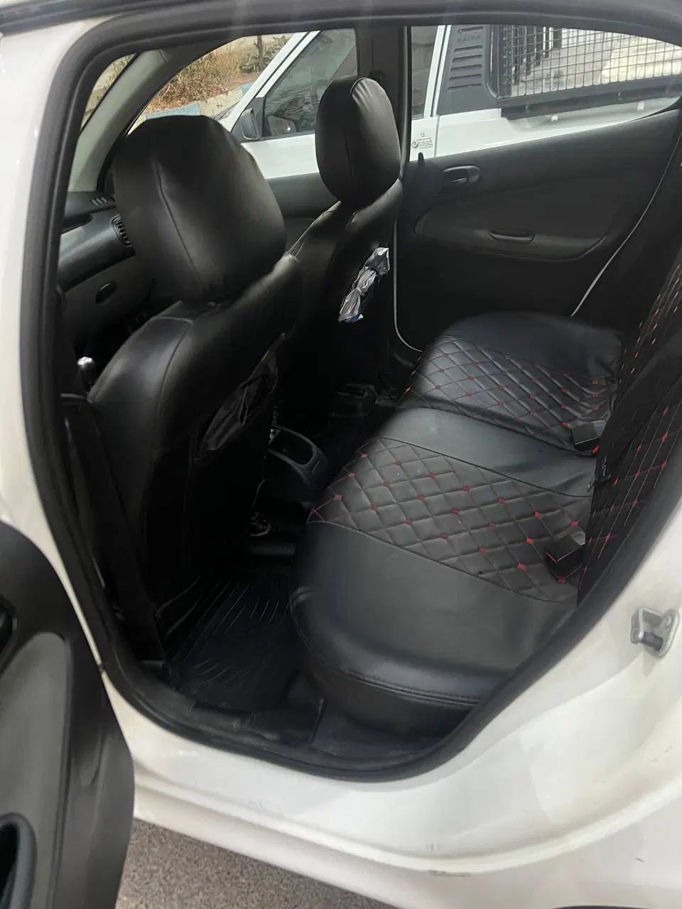 پژو ۲۰۶ صندوق دار v8 - 1399