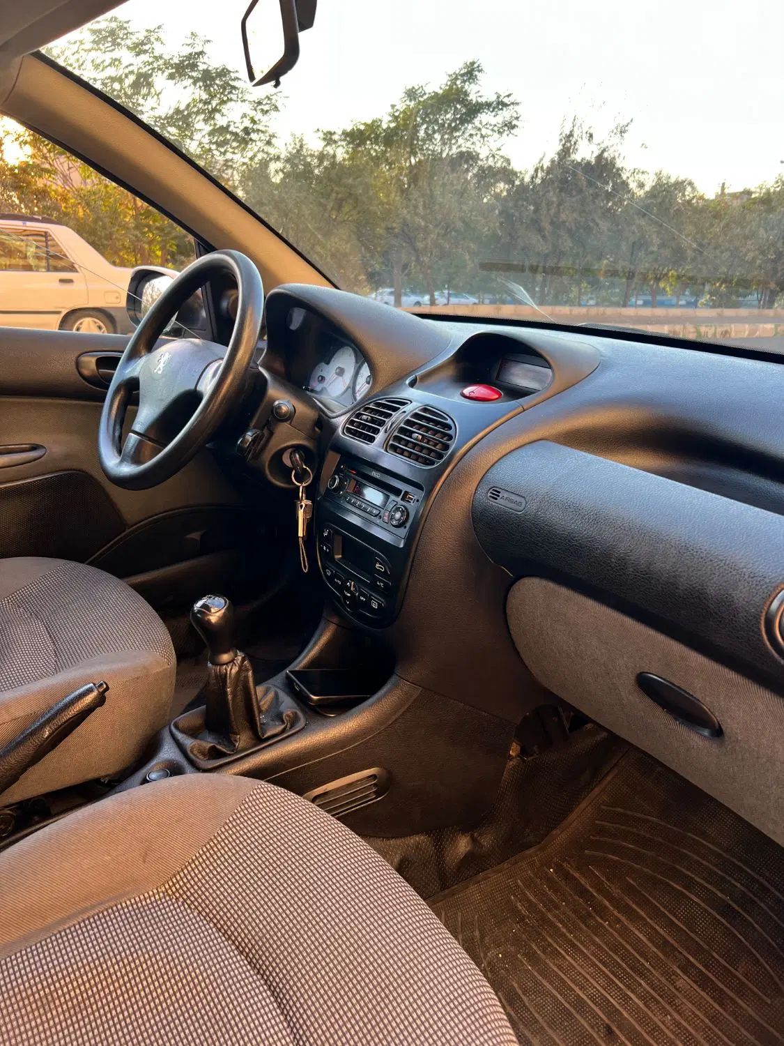 پژو ۲۰۶ صندوق دار v8 - 1395