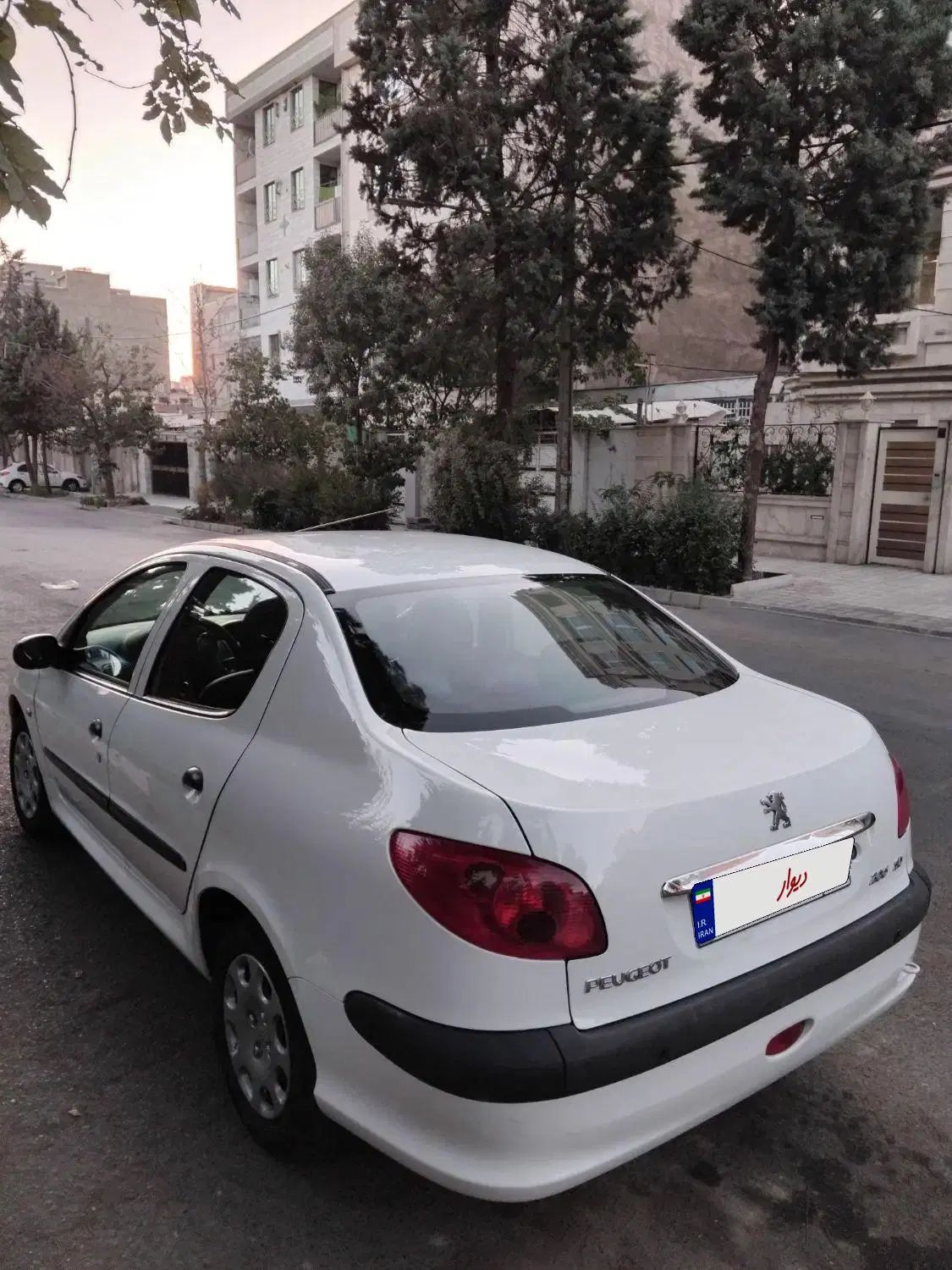 پژو ۲۰۶ صندوق دار v8 - 1394