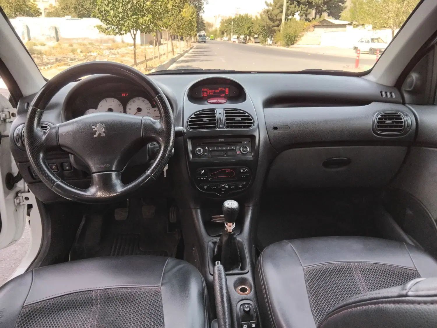 پژو ۲۰۶ صندوق دار v8 - 1394