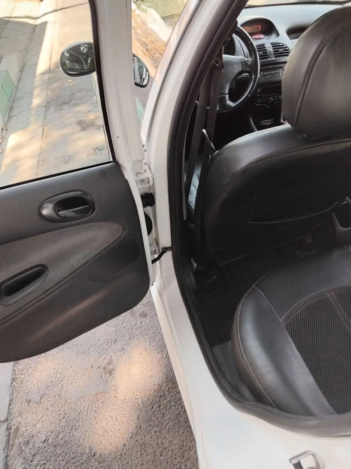 پژو ۲۰۶ صندوق دار v8 - 1394