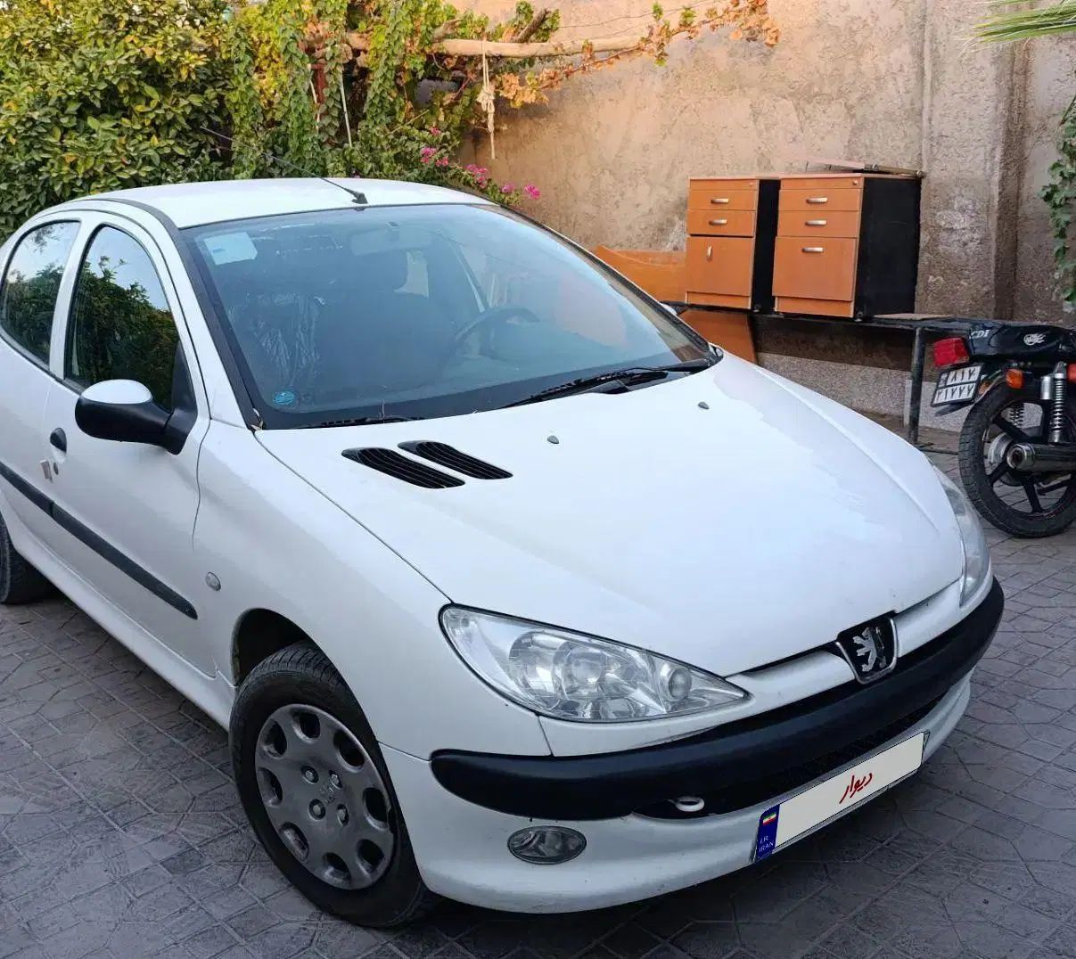 پژو ۲۰۶ صندوق دار v8 - 1396
