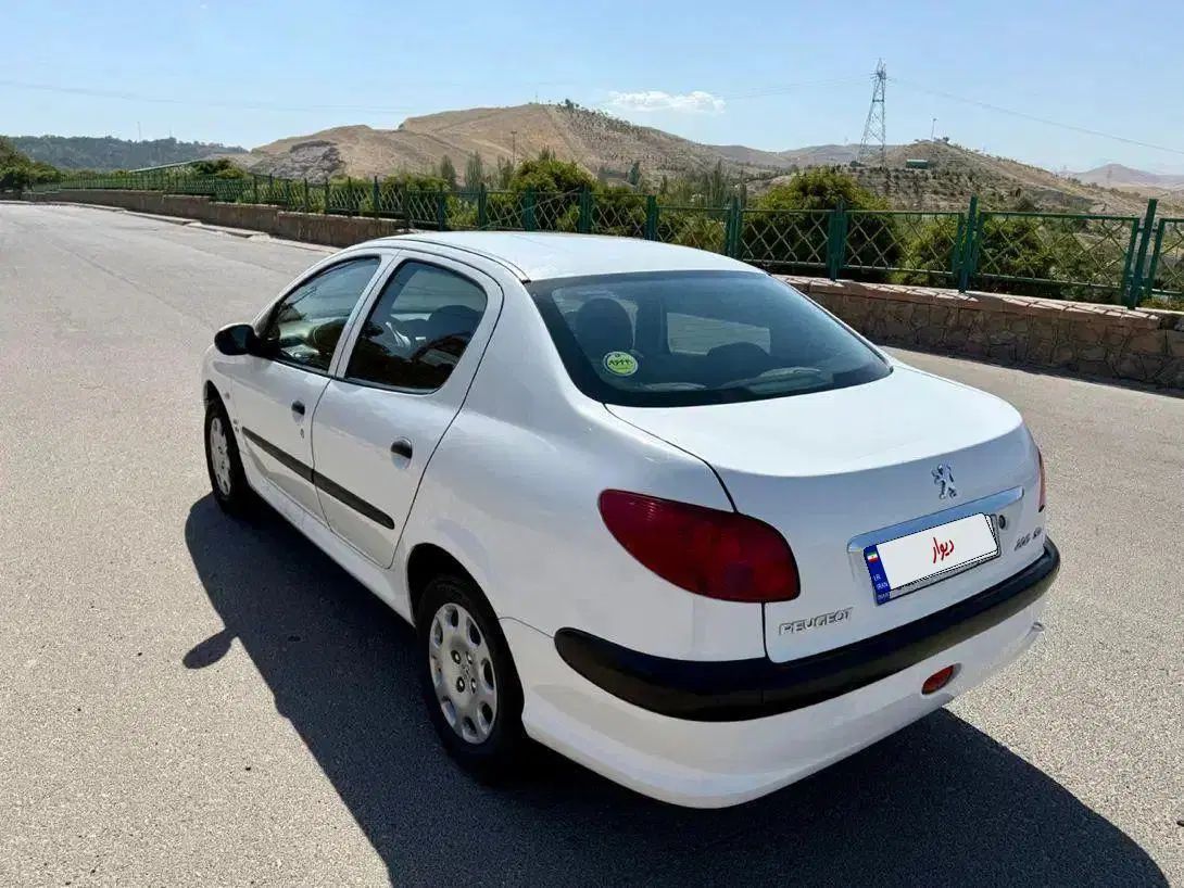 پژو ۲۰۶ صندوق دار v8 - 1398