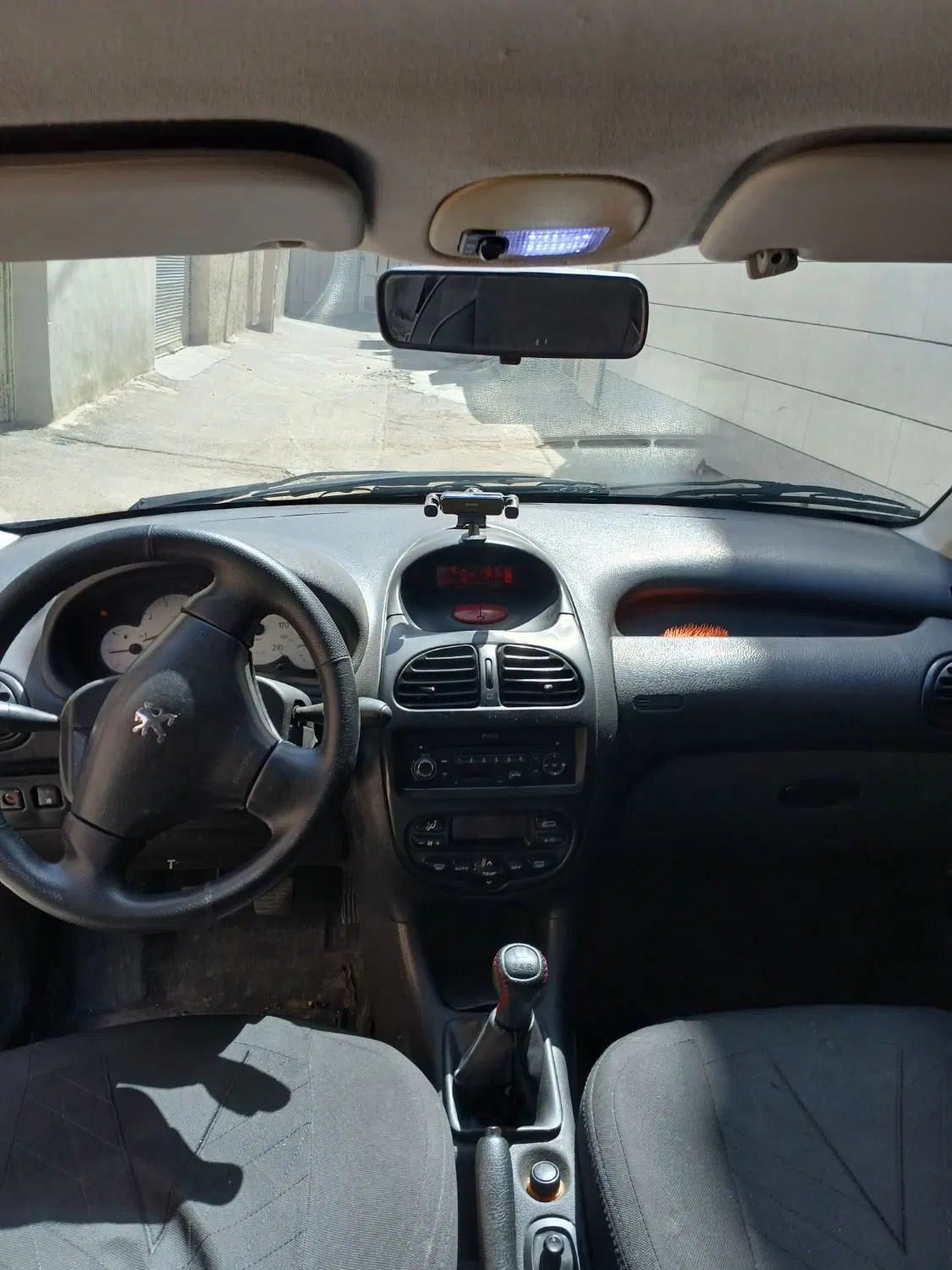 پژو ۲۰۶ صندوق دار v8 - 1395