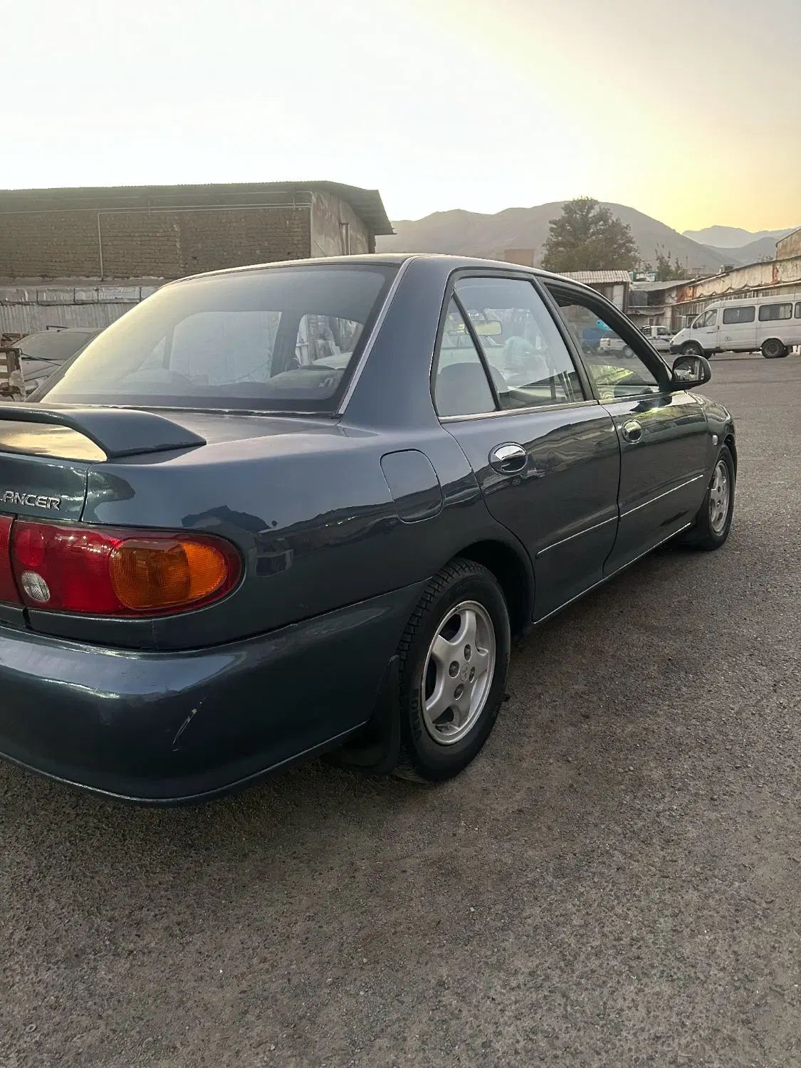 میتسوبیشی لنسر 1.6 لیتر دنده ای - 1992