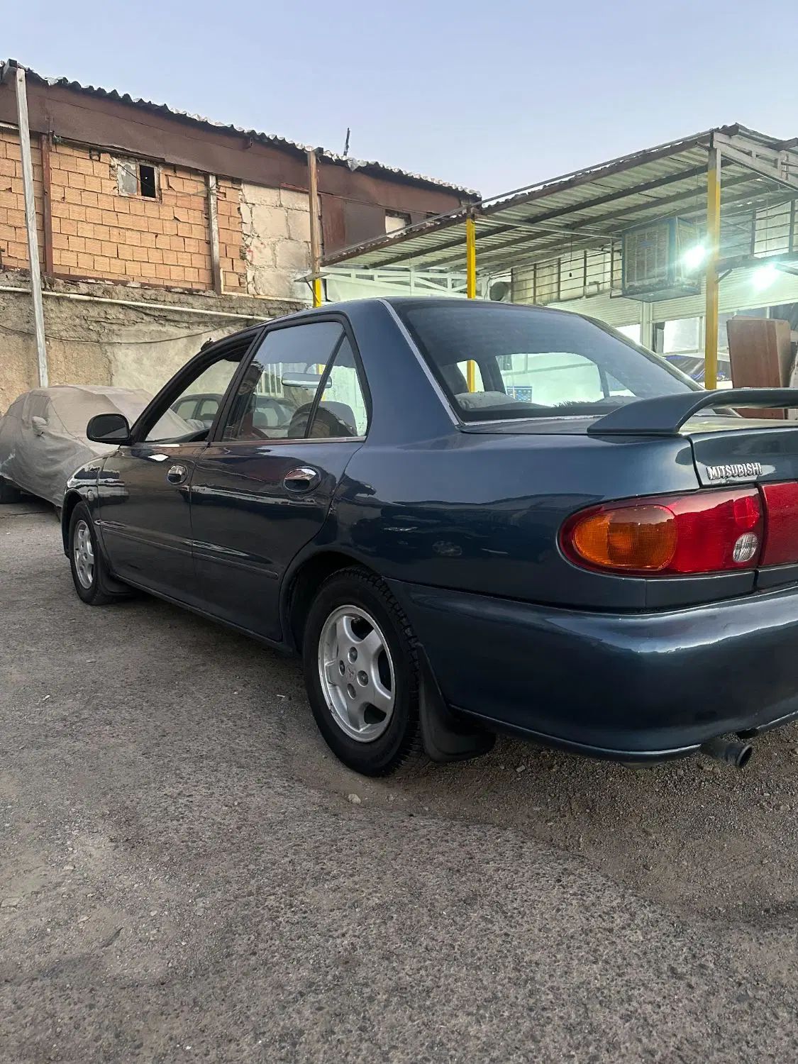 میتسوبیشی لنسر 1.6 لیتر دنده ای - 1992