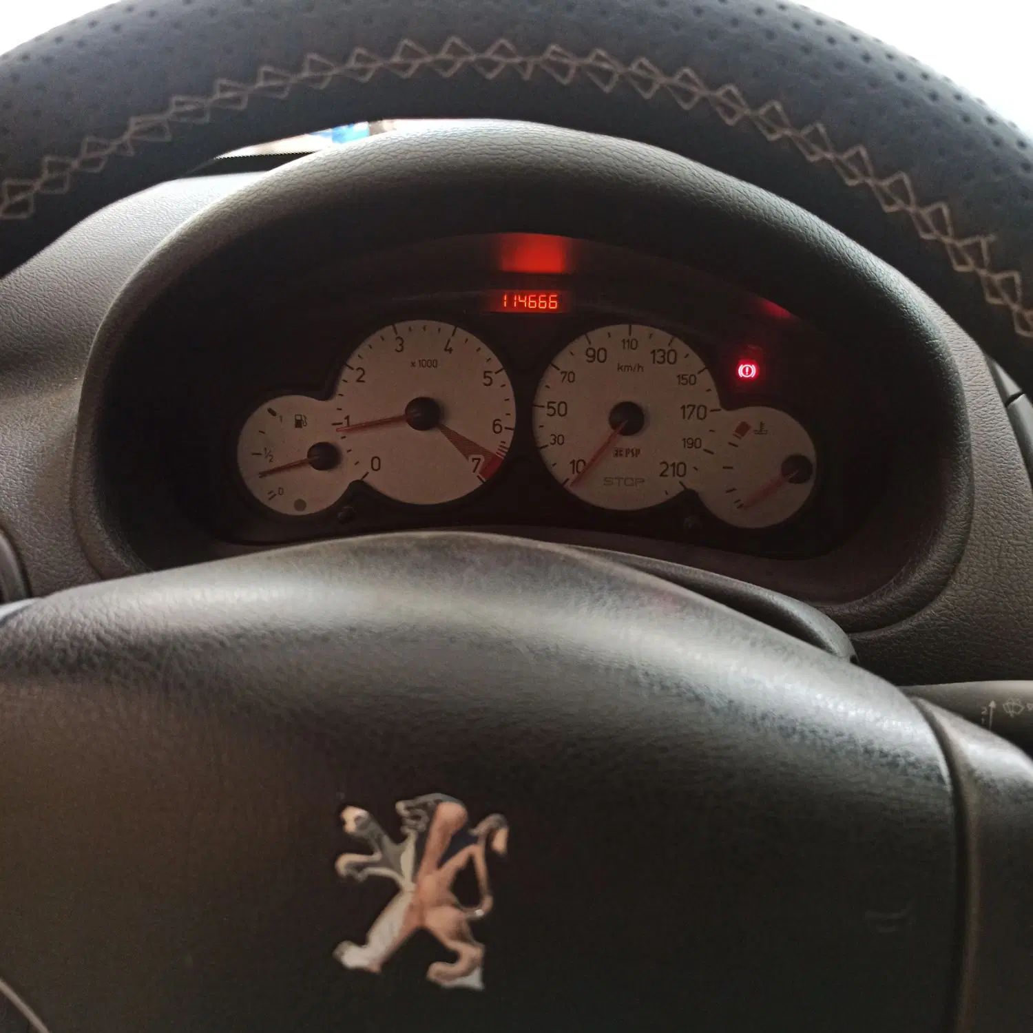 پژو ۲۰۶ صندوق دار v8 - 1396