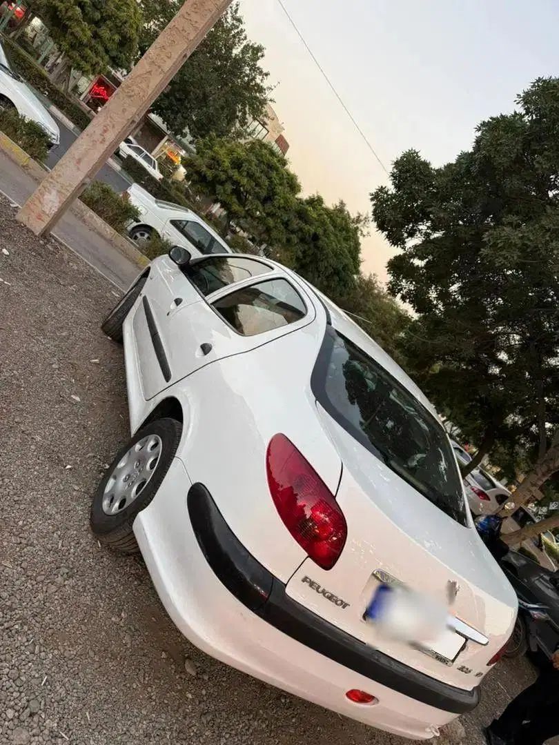 پژو ۲۰۶ صندوق دار v8 - 1394