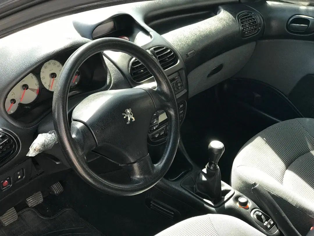 پژو ۲۰۶ صندوق دار v8 - 1397