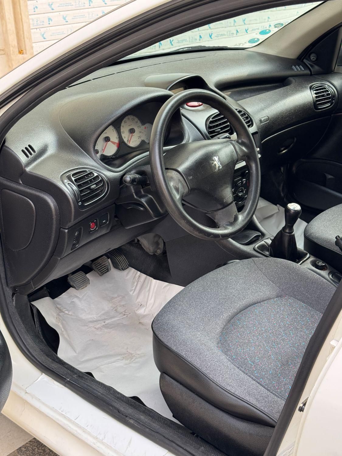 پژو ۲۰۶ صندوق دار v8 - 1391