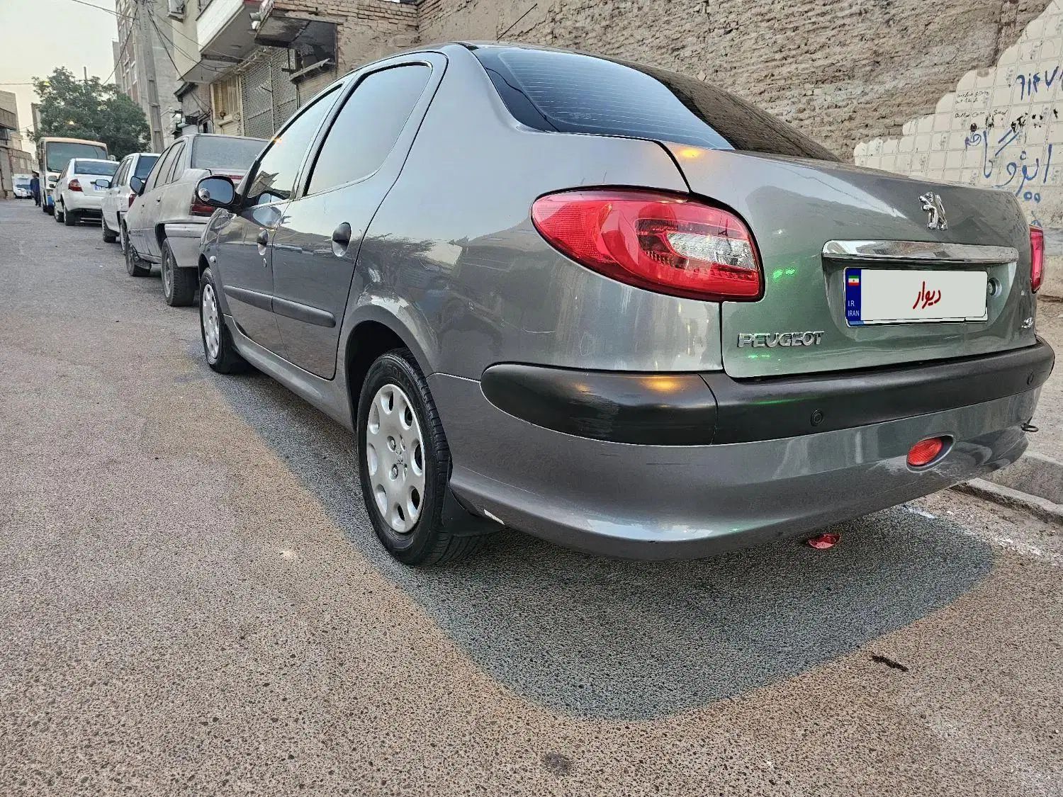 پژو ۲۰۶ صندوق دار v8 - 1393