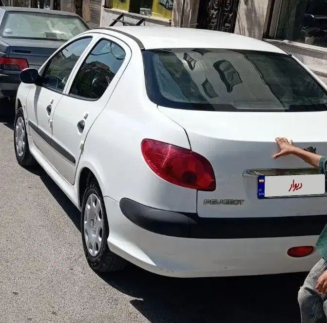 پژو ۲۰۶ صندوق دار v8 - 1393
