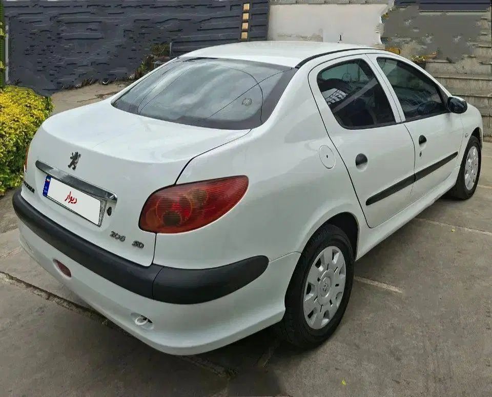 پژو ۲۰۶ صندوق دار v8 - 1394