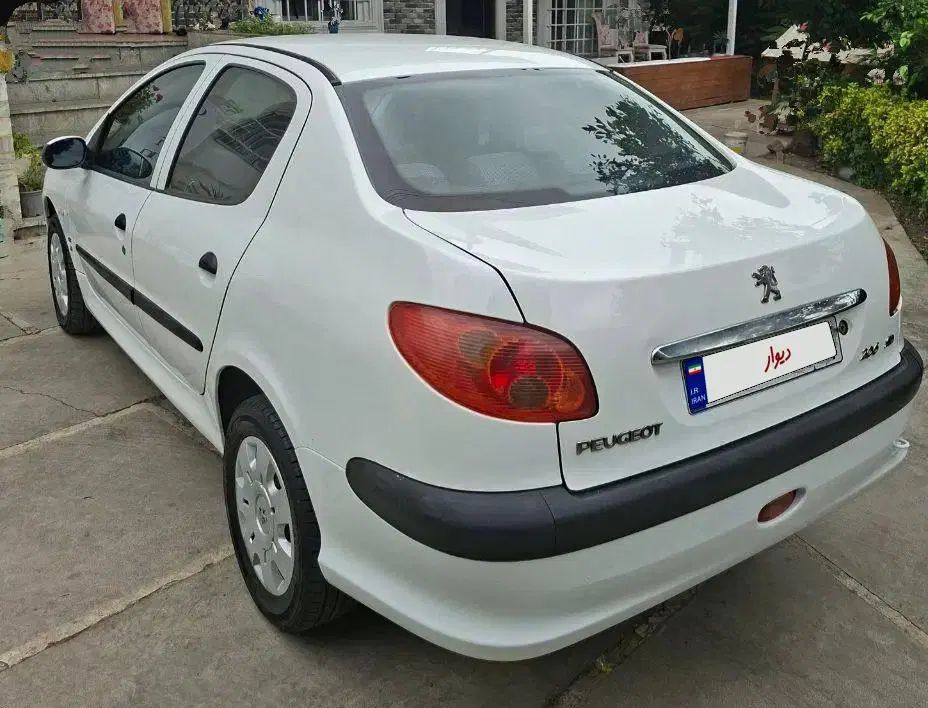 پژو ۲۰۶ صندوق دار v8 - 1394