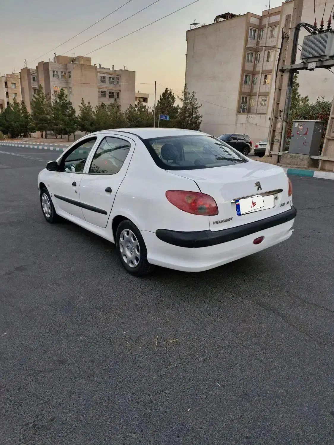 پژو ۲۰۶ صندوق دار v8 - 1394