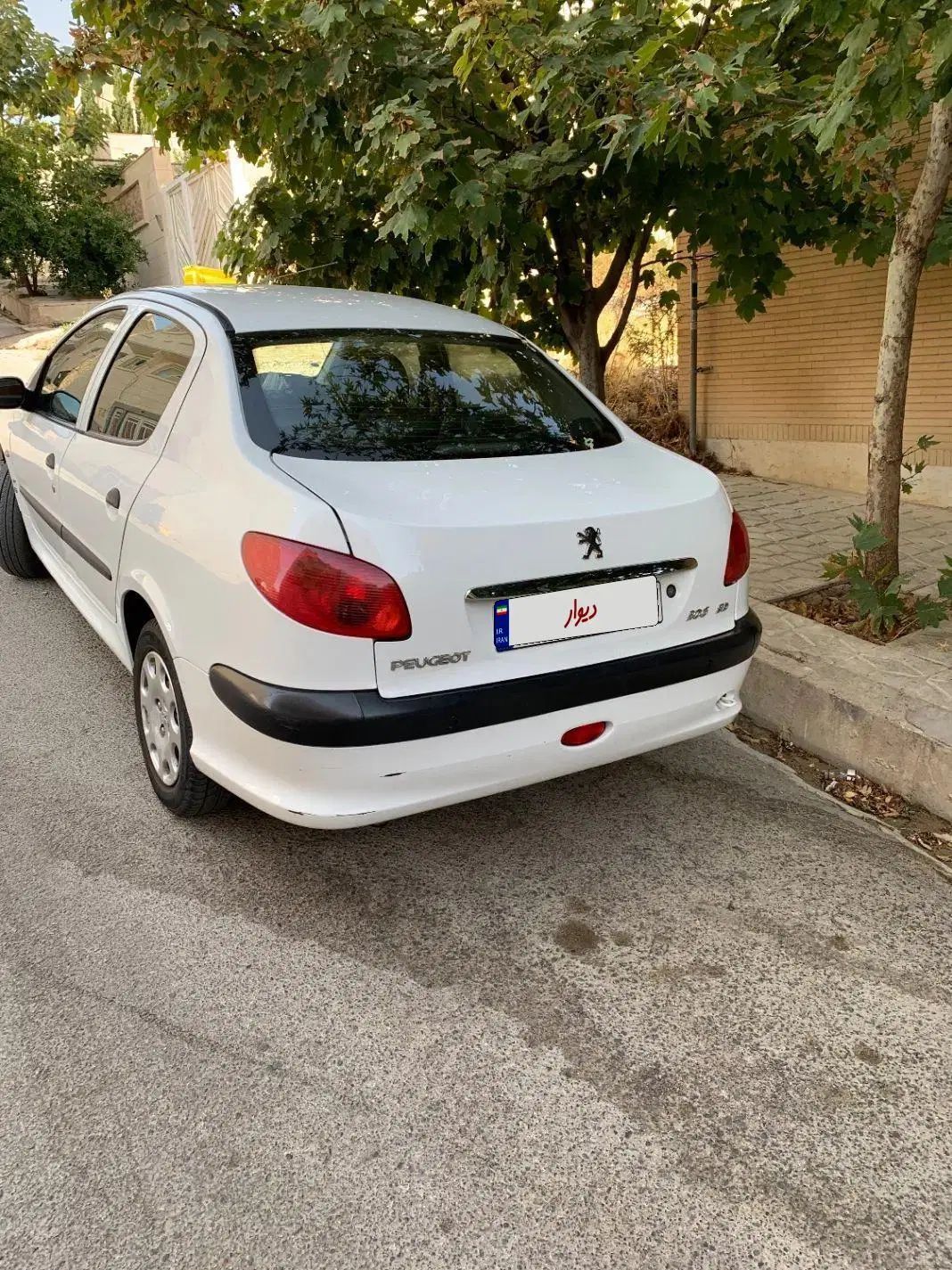 پژو ۲۰۶ صندوق دار v8 - 1396